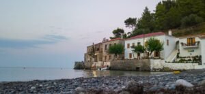 Ακίνητα: Πόσο κοστίζει ένα εξοχικό σε βουνό και θάλασσα – enikonomia.gr