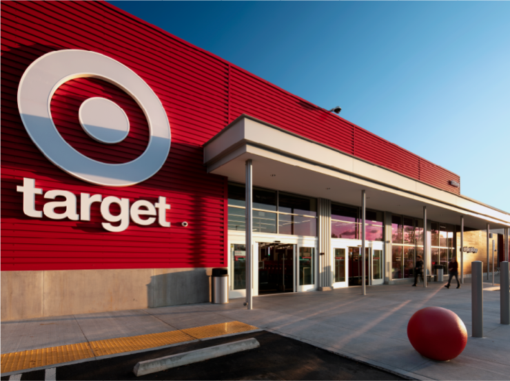 Target: Επενδύσεις σε ΑΙ και αποθήκες για ανάκτηση της αγοράς