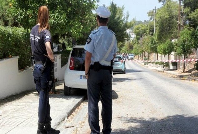 Κηφισιά: Δέντρο έπεσε σε αυτοκίνητο