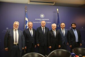 Τσιάρας: Εντολή του πρωθυπουργού να ξεκαθαρίσουμε το ζήτημα του ΟΠΕΚΕΠΕ – Τελετή παράδοσης-παραλαβής μεταξύ