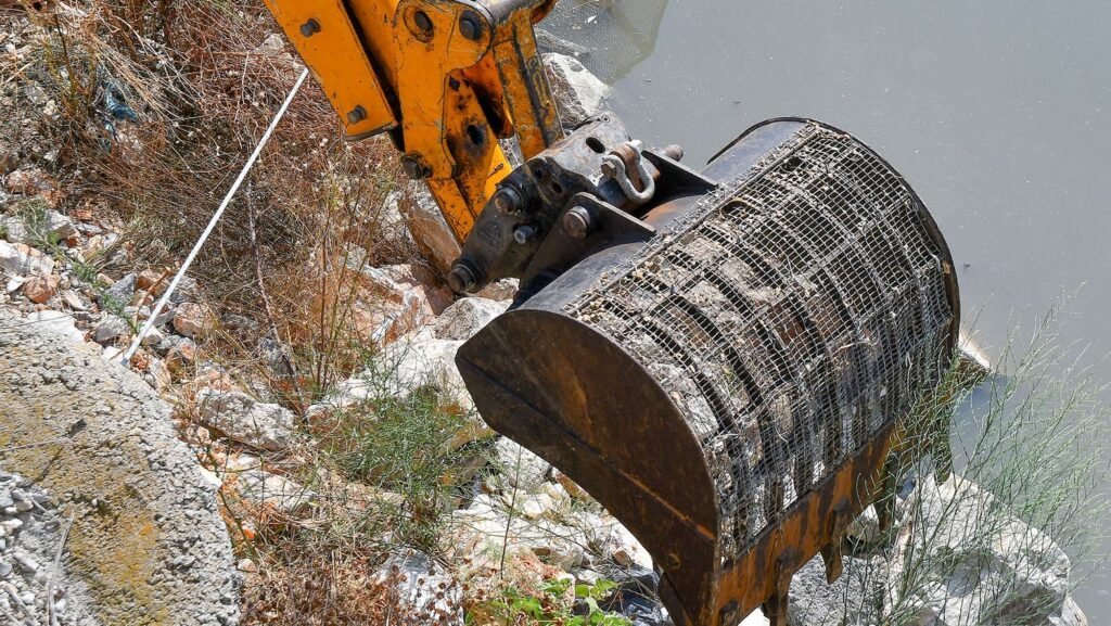 Αθήνα: Άρχισαν οι κατεδαφίσεις 70 επικίνδυνων κτισμάτων – Ποιες περιοχές αφορά – enikonomia.gr