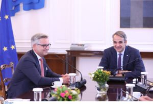 Μητσοτάκης: Συνάντηση με τον Ευρωπαίο Επίτροπο Εσωτερικών Υποθέσεων και Μετανάστευσης – Τι συζητήθηκε