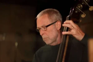 Ο θρύλος της τζαζ Dave Holland στο Ηρώδειο