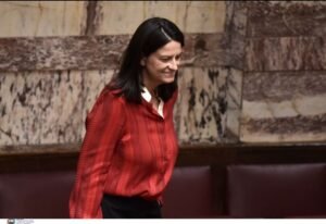 Νέες διευκρινίσεις Kεραμέως για την εργασία έως 13 ώρες στον ίδιο εργοδότη και την τετραήμερη εργασία-Τι