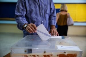 Δημοσκόπηση PULSE: Στο 24% η Νέα Δημοκρατία, δεύτερο το ΠΑΣΟΚ, τρίτη η Πλεύση Ελευθερίας – Πώς κρίνουν οι