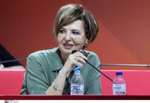 Γεροβασίλη: Ο Τσίπρας δεν κορόιδεψε ποτέ τον ελληνικό λαό – Μεγάλο ψέμα «το τρίτο αχρείαστο μνημόνιο»
