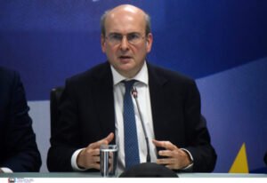 Χατζηδάκης: Μείωση φόρων, μάχη με το βαθύ κράτος, αξιολόγηση, σχέδιο για τη λειψυδρία, κοινωνική πολιτική τα