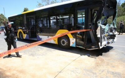 Σύγκρουση λεωφορείων στη Βουλα: Στους 47 οι τραυματίες, ανάμεσά τους και παιδιά
