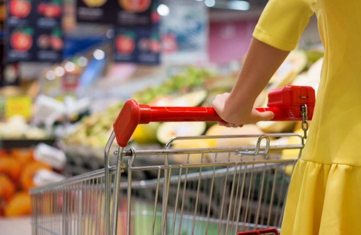 ΚΕΠΕ: Ποιοι επηρεάζονται περισσότερο από την ακρίβεια – Ποιες δαπάνες κάνουν τα φτωχότερα νοικοκυριά και