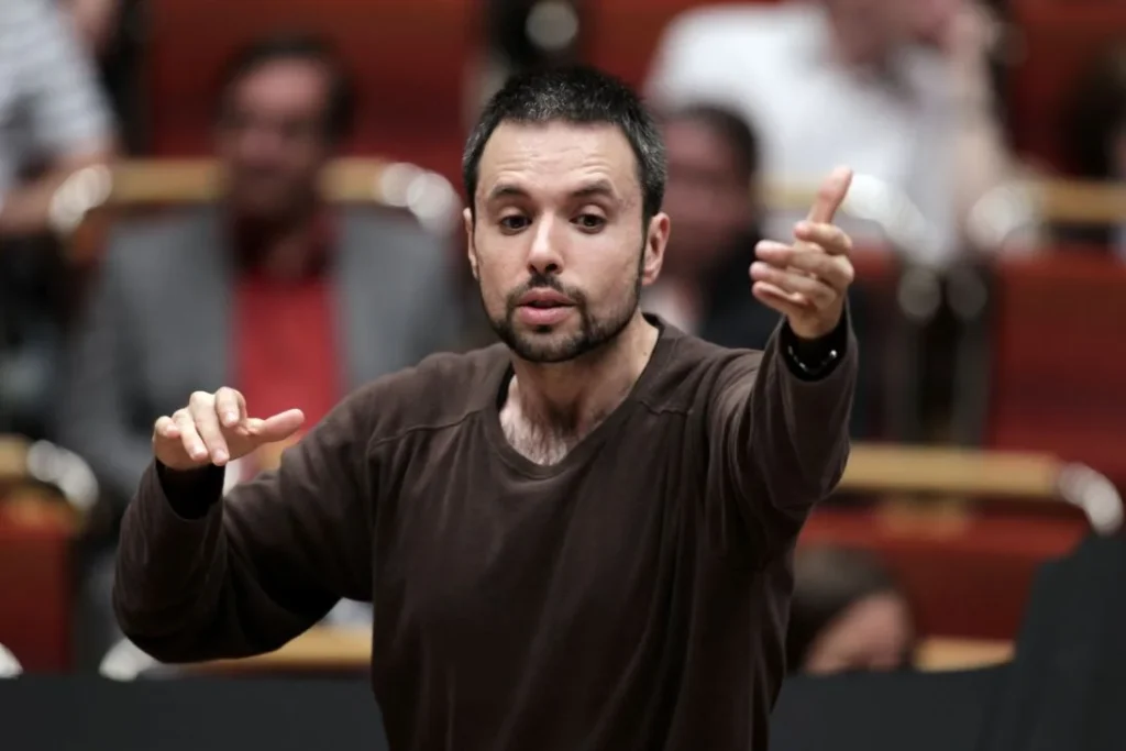 Ο Κωνσταντίνος Καρύδης διευθύνει την Chamber Orchestra of Europe σε μία συναυλία στο Ηρώδειο