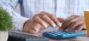 Ξέπλυμα μαύρου χρήματος και φοροδιαφυγή: Ποιες υποθέσεις βρίσκονται στο στόχαστρο του φοροελεγκτικού