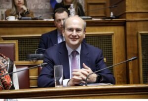 Χατζηδάκης για μεταναστευτικό: Η Ελλάδα δεν θα γίνει ξέφραγο αμπέλι