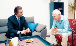 Λιβύη: Με τον πρόεδρο της ελληνικής κοινότητας Βεγγάζης συναντήθηκε ο γιος του Χαφτάρ