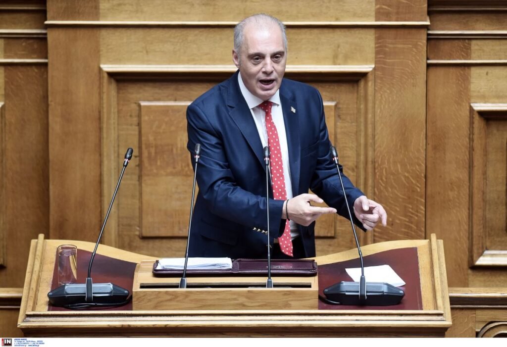 Βελόπουλος: Εσείς στείλατε φρεγάτες για να κάνουν τον τροχονόμο στους δουλέμπορους – Η πραγματικότητα είναι ότι σας διέσυρε ο Χαφτάρ
