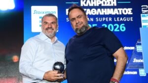 Super League: Η ξεχωριστή βράβευση του Ποστέκογλου και τα θερμά λόγια του Βαγγέλη Μαρινάκη