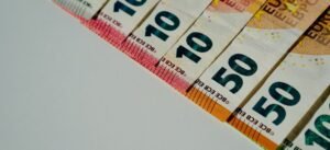  e-ΕΦΚΑ και ΔΥΠΑ: Ποιοι θα δουν μέχρι αύριο «το χρώμα του χρήματος» στους τραπεζικούς λογαριασμούς τους –