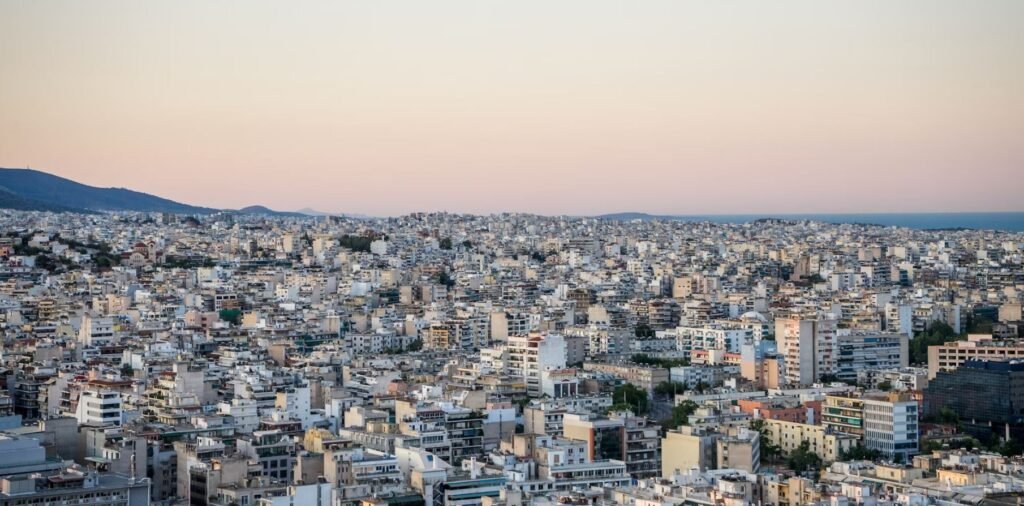 Βραχυχρόνια μίσθωση: Νέες διευκρινίσεις από την ΑΑΔΕ για τα τέλη επιτηδεύματος και ΤΑΚΚ με παραδείγματα –
