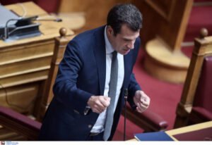 Βουλή – Θάνος Πλεύρης για το μεταναστευτικό: Τέλος το παραμύθι με τις μωρομάνες