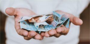 Μηνιαίο voucher 300 και 500 ευρώ: Αυτές τις ενέργειες πρέπει να κάνουν τον Αύγουστο οι δικαιούχοι –