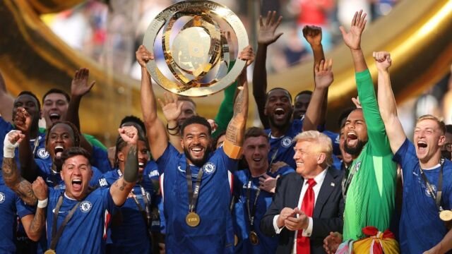 Παγκόσμιο Κύπελλο Συλλόγων 2025: Οι παίκτες της Τσέλσι προσπάθησαν να… διώξουν τον Τραμπ από το βάθρο