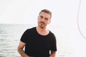 Ο Μιχάλης Χατζηγιάννης στο Δημοτικό Θέατρο Λυκαβηττού