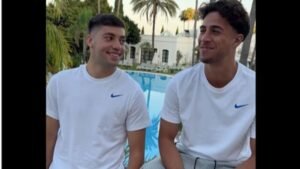 Μπράιτον: Κωστούλας και Τζίμας προσπαθούν να συνεννοηθούν με το αποτέλεσμα να είναι απολαυστικό!