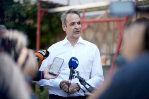 Επίσκεψη Μητσοτάκη στο 2ο Δημοτικό Καρπενησίου: 430 σχολεία τον Σεπτέμβριο θα είναι πλήρως ανακαινισμένα,