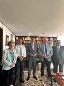 Εξαγωγές: Συνάντηση του ΠΣΕ με τον Χάρη Θεοχάρη για την ενίσχυση της εξωστρέφειας και την αναβάθμιση της