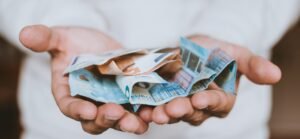 Αποζημίωση 100 ευρώ σε εργαζόμενους: Κλειστή παραμένει προσωρινά η πλατφόρμα για τις αιτήσεις-Πότε