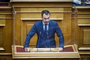 Χαρίτσης: Σφοδρή επίθεση στην κυβέρνηση για τον σιδηρόδρομο