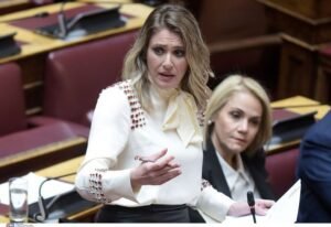Υπουργείο Εργασίας: Αυτές είναι οι παρεμβάσεις που γίνονται στην εργασία και σε εργαζόμενες μητέρες-Τι είπε