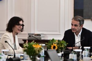 Συνάντηση Μητσοτάκη με την Ευρωπαία Επίτροπο Ισότητας – Στο επίκεντρο το μέτωπο της Πολιτικής Προστασίας