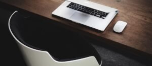 Αποζημίωση 100 ευρώ σε εργαζόμενους ιδιωτικού τομέα: Τι εξετάζεται σύμφωνα με την Μιχαηλίδου – enikonomia.gr