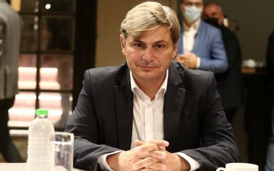 Νικόλας Φαραντούρης: «Την καλημέρα μου σε όσους ασφυκτιούν» – Η απάντηση στην ανακοίνωση της Αλεξάνδρας