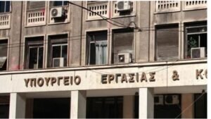 Καύσωνας και εργασία: Έκτακτες οδηγίες από το Υπουργείο Εργασίας