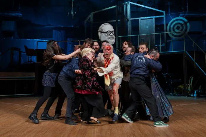 Η μουσική κωμωδία “Merde!” επιστρέφει στο Δημοτικό Θέατρο Πειραιά τον Οκτώβριο