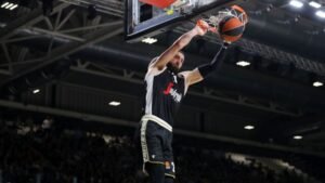 Euroleague, μεταγραφές: Στη Μπαρτσελόνα ο Σενγκέλια, “σειρήνες” από Φενέρ και Μονακό για Πετρούσεφ