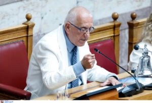 Βουλή: Στην Επιτροπή Δεοντολογίας παραπέμπει ο Κακλαμάνης την Κωνσταντοπούλου