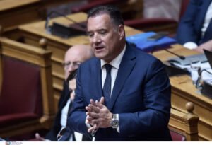 Γεωργιάδης: Επισκέφθηκε στο νοσοκομείο τους χειριστές του ελικοπτέρου που έκανε προσθαλάσσωση – «Είναι και