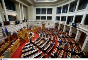 Βουλή: Στο Δικαστικό Συμβούλιο ο Κώστας Αχ. Καραμανλής για τα Τέμπη – Σφοδρές κόντρες, αποχωρήσεις και…