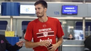 Ολυμπιακός, μεταγραφές: Στην Dubai BC ο Πετρούσεφ – Αυτό το ποσό θα πάρουν οι “ερυθρόλευκοι”