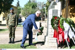 Τασούλας: Κατέθεσε στεφάνι στην προτομή του Σπύρου Μουστακλή στο ΕΑΤ-ΕΣΑ