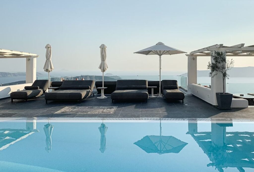 Προβληματισμός για τις «επιδόσεις» των ξενοδοχείων της Αθήνας – “Καμπανάκι” η πτώση απόδοσης σε