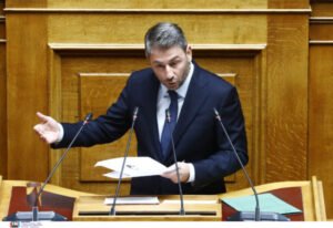 Ανδρουλάκης: Κάνετε τους τροχονόμους των ισχυρών – Άτολμες παρεμβάσεις και ημίμετρα ξανά για τις τράπεζες