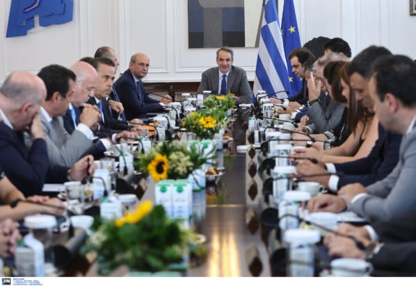 Μητσοτάκης στο Υπουργικό Συμβούλιο: Nα μη χαθούν πόροι από το Ταμείο Ανάκαμψης – Θα σταθούμε σε 25