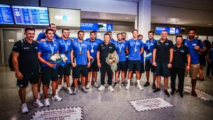 Παγκόσμιο Πρωτάθλημα Υγρού Στίβου: Η Εθνική επέστρεψε στην Ελλάδα με το χάλκινο μετάλλιο από τη Σιγκαπούρη