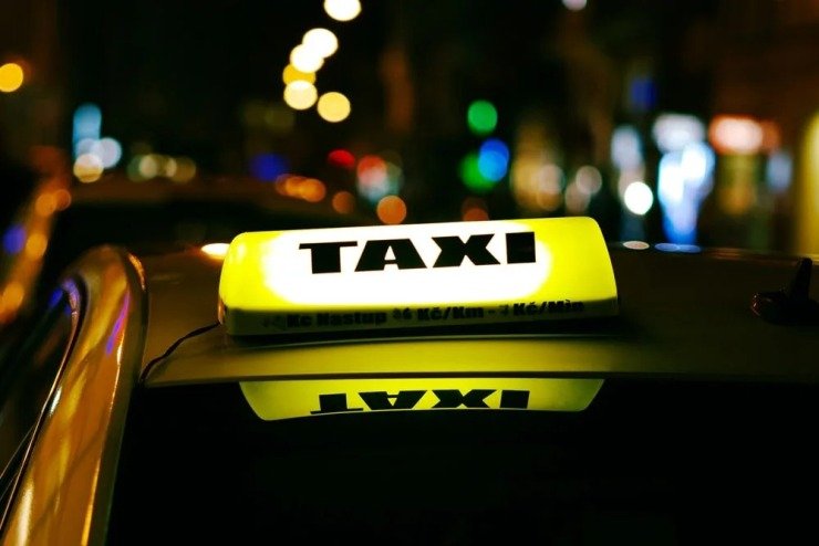 Συνελήφθη οδηγός ταξί για υπέρογκα κόμιστρα