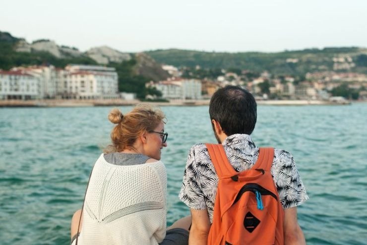 Σε συγγενείς και φίλους κάνει διακοπές το 54% των Ελλήνων!