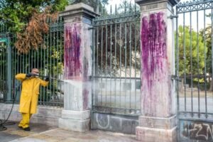 Πώς θα πληρώνουν οι φοιτητές τα «σπασμένα» στα πανεπιστήμια