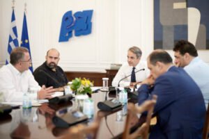 Μητσοτάκης: Συναντήθηκε με τον Δήμαρχο Κυθήρων – Θα εφαρμοστεί το μοντέλο της βόρειας Εύβοιας για το νησί